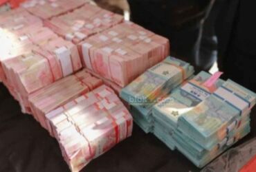 Barang bukti uang palsu yang berhasil disita dari tangan pelaku.(Blok-a.com/Syahrul Wijaya)