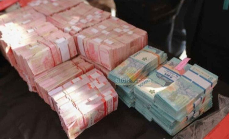 Barang bukti uang palsu yang berhasil disita dari tangan pelaku.(Blok-a.com/Syahrul Wijaya)