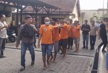 6 tersangka yang diamankan di Polres Mojokerto Kota.(Blok-a.com/Syahrul Wijaya)