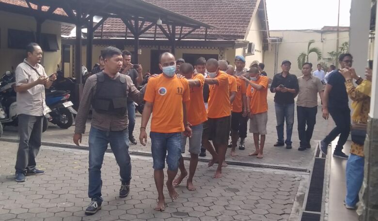 6 tersangka yang diamankan di Polres Mojokerto Kota.(Blok-a.com/Syahrul Wijaya)
