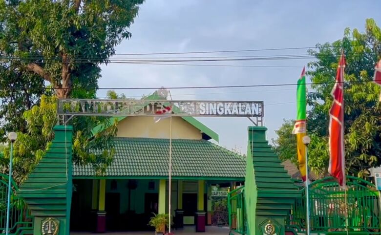 Kantor Desa Singkalan, Kecamatan Balongbendo, Sidoarjo.