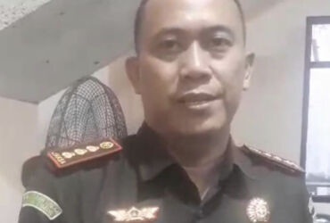 Teks : Kajari Sidoarjo Roy Revalino Herudiansyah usai acara Cangkrukan Bela Negara di Pendapa Balai Desa Penambangan, Balongbendo.