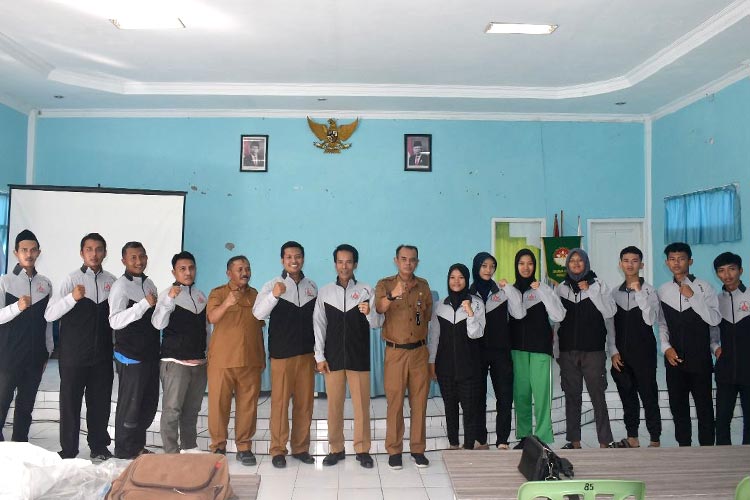 Para Siswa asal Sampang yang akan berlaga turut didampingi Kepala Cabang Dinas Pendidikan Sampang Provinsi Jawa Timur (blok-a.com)