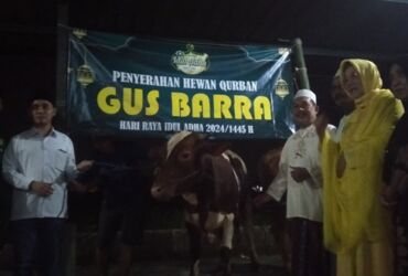 Gus Barra berikan 1 ekor sapi kurban kepada Muslimat NU Kabupaten Mojokerto.(Blok-a.com/Syahrul Wijaya)