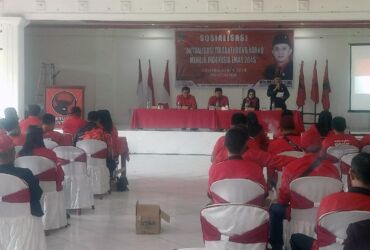 Ketua DPC PDIP Magetan Sujatno (kiri) , Ketua BP Pemilu DPD PDIP Jatim Deni Wicaksono (tengah), Ketua Fraksi PDIP DPRD Magetan Rita Haryati (kanan) - (blok-a.com)