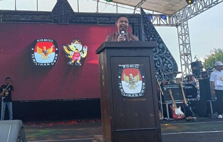 teks: Sambutan ketua KPU Kabupaten Mojokerto Muslim Bukhori.(Blok-a.com/Syahrul Wijaya)