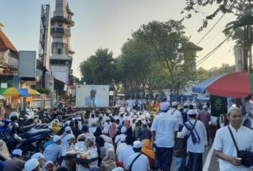 Ratus ribuan pengunjung yang berziarah di Haul Habib Abubakar Assegaf di masjid jamik Gresik setiap tahunnya.(blok-a.com/ivan)