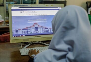 Pemkab Gresik memperkenalkan inovasi pemanfaatan teknologi kecerdasan buatan atau AI dalam JDIH.