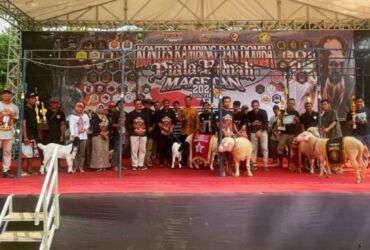PJ Bupati Magetan, PJ Sekda dan OPD berfoto dengan pemenang kontes.