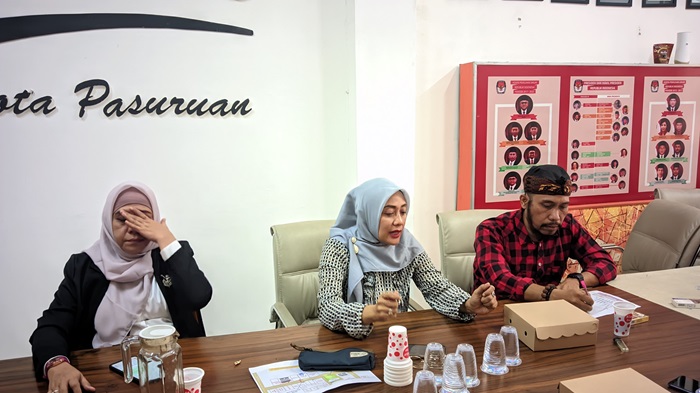 Audiensi di Kantor KPU Kota Pasuruan.(dok. blok-a.com)