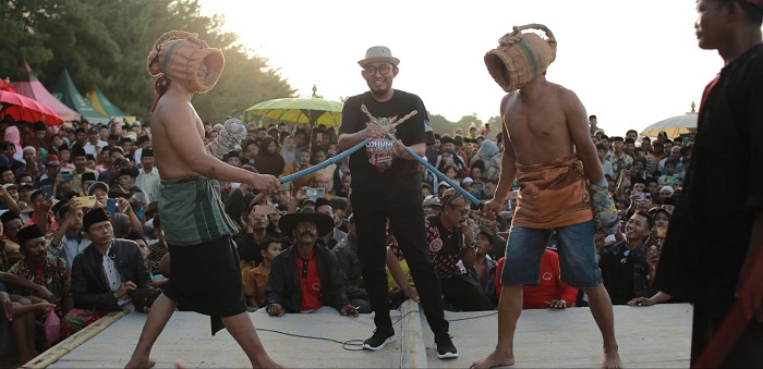 Bupati Sumenep di sela-sela Festival Ojung 2024, di Pantai Badur Desa Badur Kecamatan Batuputih, Sabtu (8/6/2024).