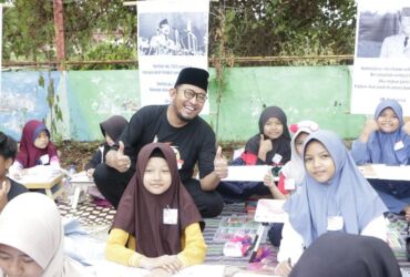 Lomba Mewarnai Sketsa Bung Karno, di Kolam Renang Aloska Kecamatan Kalianget, Minggu (09/06/2024).