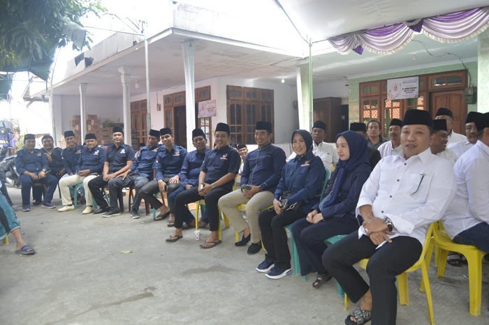Para anggota DPRD dari Partai Nasdem terpilih saat ikut pemberangkatan pendaftaran Aba Idi