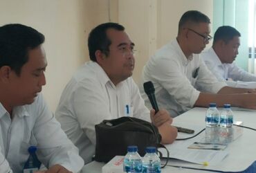 Direktur Umum Perumda Giri Tirta Gresik Ahmad Rusdilfahmi dalam Sosialisasi Penyesuaian Tarif Niaga dan Industri Kecil di Kantor Cabang Perumda Giri Tirta Gresik, Rabu (5/6/2024).