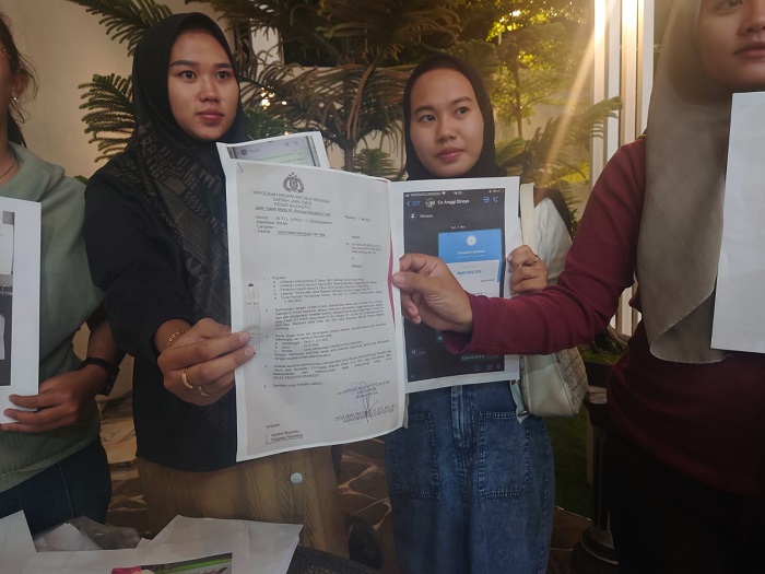 Warga yang menjadi korban penipuan investasi bodong.(Blok-a.com/Syahrul Wijaya)
