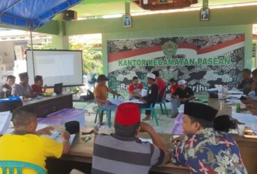 Rekapitulasi suara hasil pemilu tingkat kecamatan yang disaksikan langsung oleh Kordes dari PAN, Achmad Salim di Dapil 3 Kecamatan Pasean, Pamekasan.