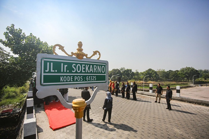 Pj Wali Kota meresmikan nama Jalan Soekarno di ruas jalan Balongcangkring-Rejoto.(Dokumen Kominfo)