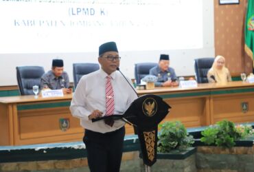 Pj Bupati Jombang saat memberikan sambutan pada acara bimtek LPMD/K.(Blok-a.com/Syahrul Wijaya)