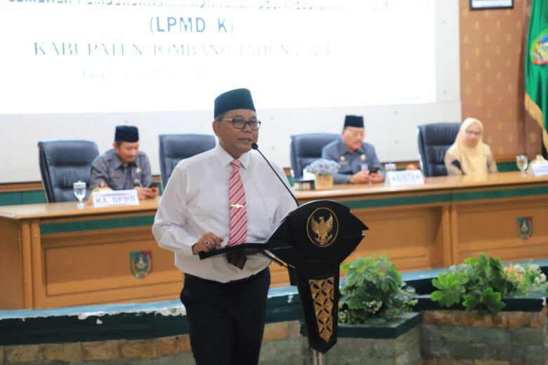 Pj Bupati Jombang saat memberikan sambutan pada acara bimtek LPMD/K.(Blok-a.com/Syahrul Wijaya)