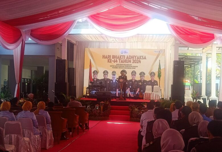 Kejari Magetan Yuana Nurshiyam, S.H., M.Hum saat memberi sambutan dalam tasyakuran puncak peringatan Hari Bakti Adhyaksa ke-64.