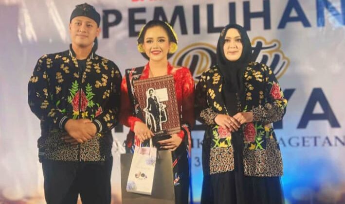 Tampil Memukau, Perwakilan Bhayangkari Sabet Juara Favorit di Ajang Ratu Kebaya Batik Khas Magetan 2024