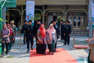 Wakil Bupati Gresik Aminatun Habibah saat membuka rangkaian Santri Digitalpreneur 2024 di Yayasan Pondok Pesantren Qomaruddin (YPPQ) Bungah.