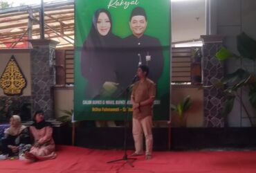 Bakal Calon Wakil Bupati Mojokerto Sa'duloh Sarofi saat memberikan sambutan di acara diskusi kerakyatan yang digelar LBH Djawa Dwipa dan LKH Barracuda.(Blok-a.com/Syahrul Wijaya)