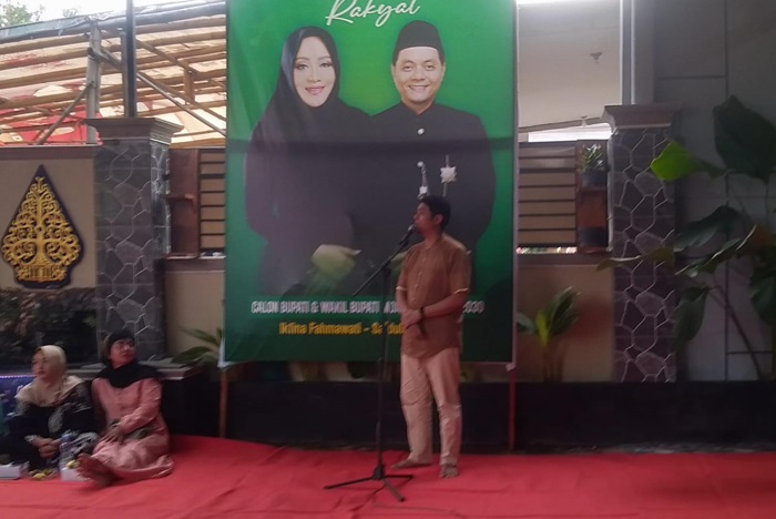 Bakal Calon Wakil Bupati Mojokerto Sa'duloh Sarofi saat memberikan sambutan di acara diskusi kerakyatan yang digelar LBH Djawa Dwipa dan LKH Barracuda.(Blok-a.com/Syahrul Wijaya)