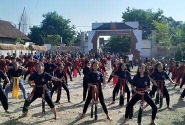 Aksi flashmob ratusan penari di Ki Purwa Heritage Festival (KPHF 2024).
