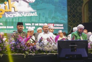 Bupati Gresik Fandi Akhmad Yani hadiri Gresik Bersholawat di Pulau Bawean menghadirkan Habib Syech Bin Abdul Qodir Assegaf.