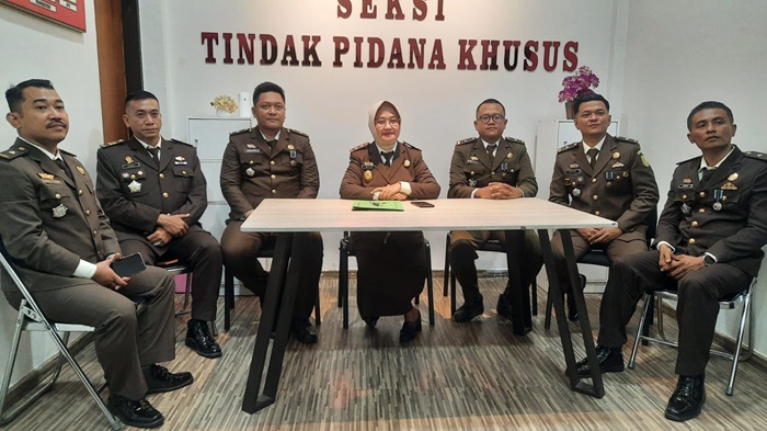 Kepala Kejaksaan Negeri Sampang bersama para Kasi.