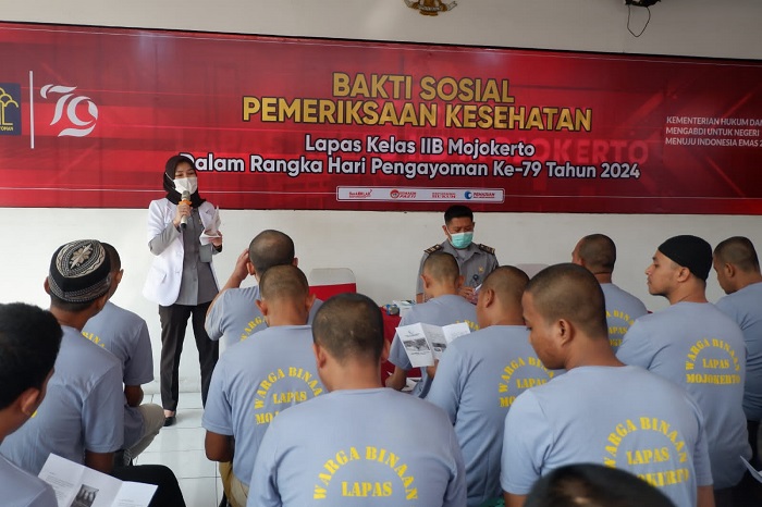 Bakti sosial pengobatan dan pemeriksaan kesehatan di lapas kelas IIB Mojokerto.(Dokumen Humas Lapas)