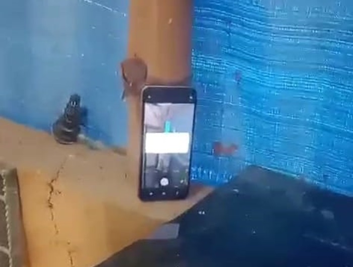 Vido rekaman aksi bunuh diri yang dilakukan seorang pria di Kecamatan Driyorejo, Gresik.