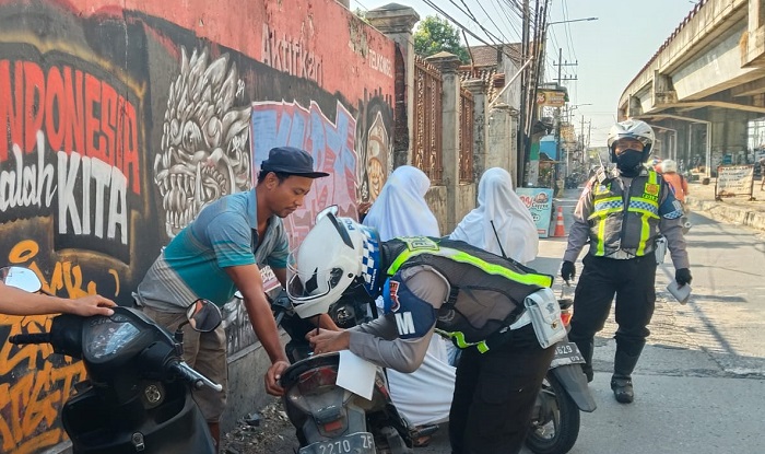 Operasi patuh Semeru di bawah flyover Peterongan.(dokumen Polres Jombang)
