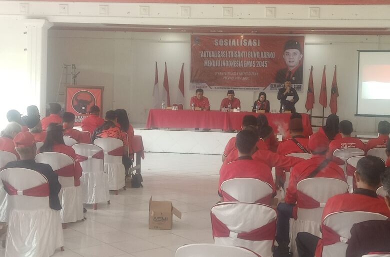 Sosialisasi Aktualisasi Trisakti Bung Karno Menuju Indonesia Emas 2045 di Aula DPC PDIP Kecamatan Sukomoro Kabupaten Magetan, Sabtu (29/6/2024).