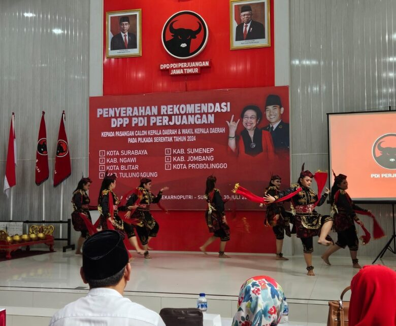 Penyerahan rekomendasi PDI Perjuangan untuk Pilkada Jatim 2024.
