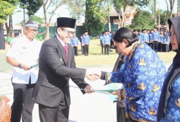 Pelantikan PPPK tahun 2023 di alun-alun Kabupaten Bojonegoro, Rabu (31/7/2024).