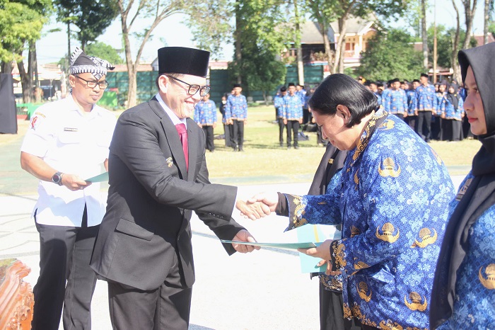 Pelantikan PPPK tahun 2023 di alun-alun Kabupaten Bojonegoro, Rabu (31/7/2024).