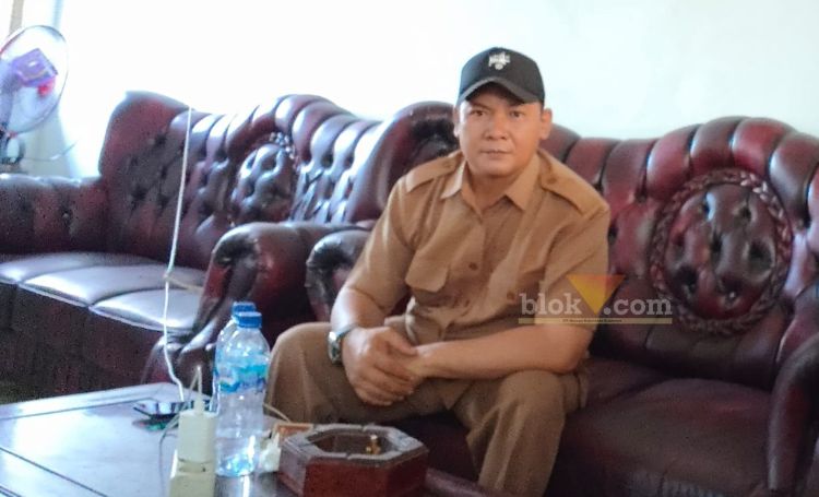 Suharsono Kades Mojotengah, Menganti, Gresik klarifikasi pemberitaan. (blok-a.com/ivan)