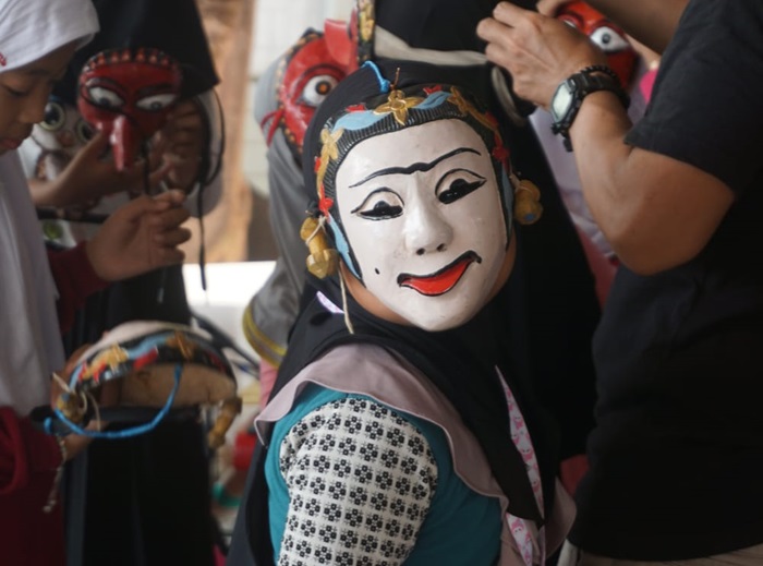 Flashmob tari topeng di Ki Purwa Heritage Festival 2024