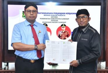 Bupati Sumenep Achmad Fauzi Wongsojudo melakukan Penandatanganan kerja sama Bidang Hukum Perdata, di Ruang Paseban Panembahan Mandaraka Keraton, Kamis (04/07/2024).