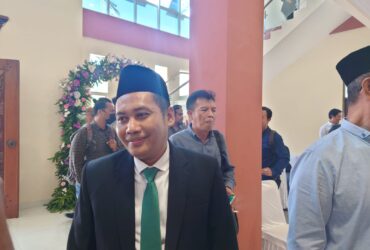 Junaedi Malik ketika memberikan keterangan terhadap pencalonnya.(Blok-a.com/Syahrul Wijaya)