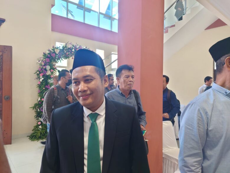 Junaedi Malik ketika memberikan keterangan terhadap pencalonnya.(Blok-a.com/Syahrul Wijaya)