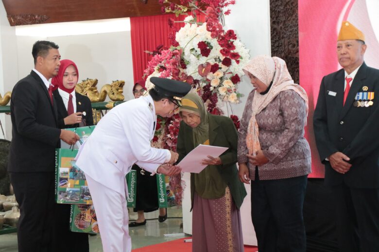 Ini Nama-Nama yang Diberi Penghargaan Pj Bupati Bojonergoro di Hari Kemerdekaan Indonesia