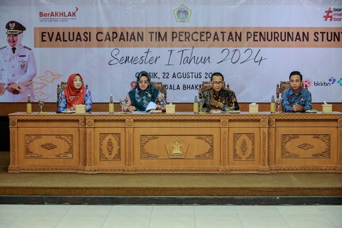 Wabup Gresik Aminatun Habibah membuka kegiatan Evaluasi Capaian Tim Percepatan Penurunan Stunting (TPPS) Semester I Tahun 2024.