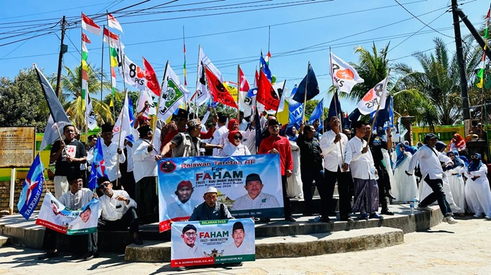 Para elit partai koalisi bersama paslon FAHAM di Asta Tinggi, Sumenep.