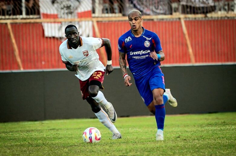 FOTO : Pertadingan kedua Liga 1 Arema FC melawan Borneo FC di Stadion Sopepriadi Kota Blitar. (Foto : blok-a.com/Fajar)