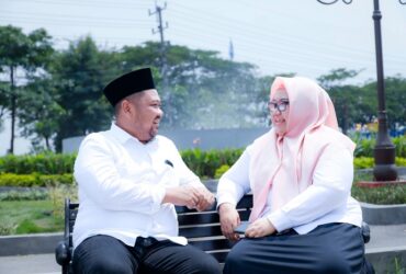 Bupati Gresik Fandi Akhmad Yani (kiri) dan Wakil Bupati Gresik Hj. Aminatun Habibah.