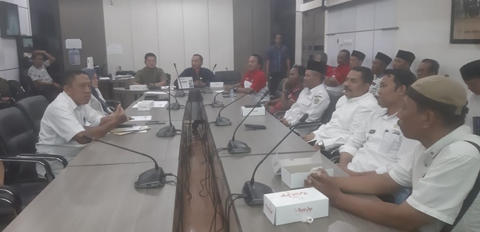 Kades Dahanrejo dipanggil Komisi I DPRD Gresik untuk hearing terkait Polemik TKD. (blok-a.com/Ivan)