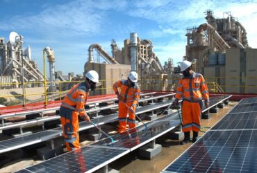Fasilitas solar panel di SIG Pabrik Tuban, Jawa Timur, sebagai upaya peningkatan operational excellence dengan menerapkan prinsip pembangunan berkelanjutan untuk mencapai target dekarbonisasi.